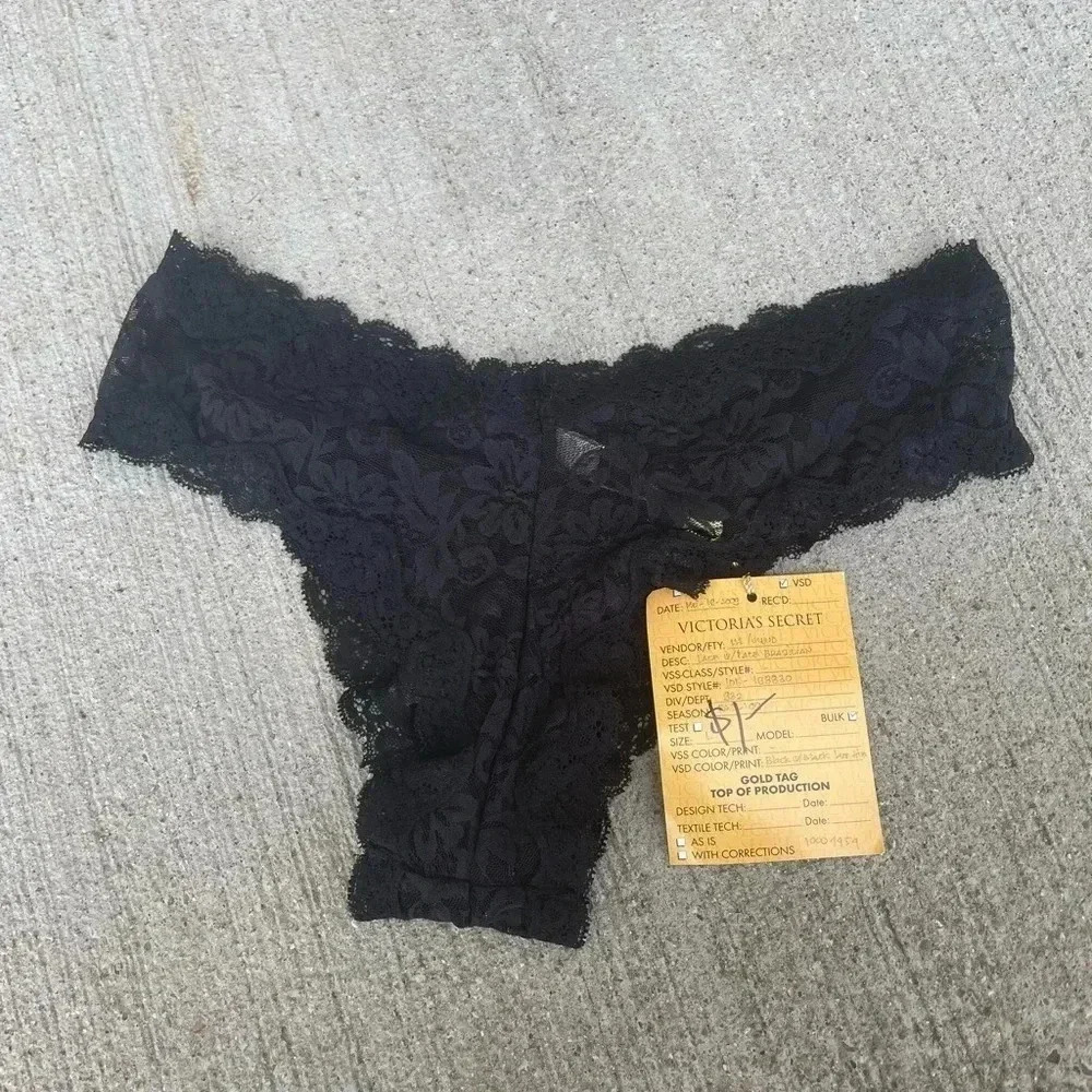 Victoria's Secret Black Lace Cheeky Thong Sample NWT Size Large Sexy Lacy Sheer - Picture 2 of 4